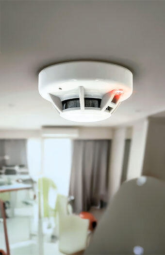 /uploads/2025/04/smoke-alarm-servicing.jpg